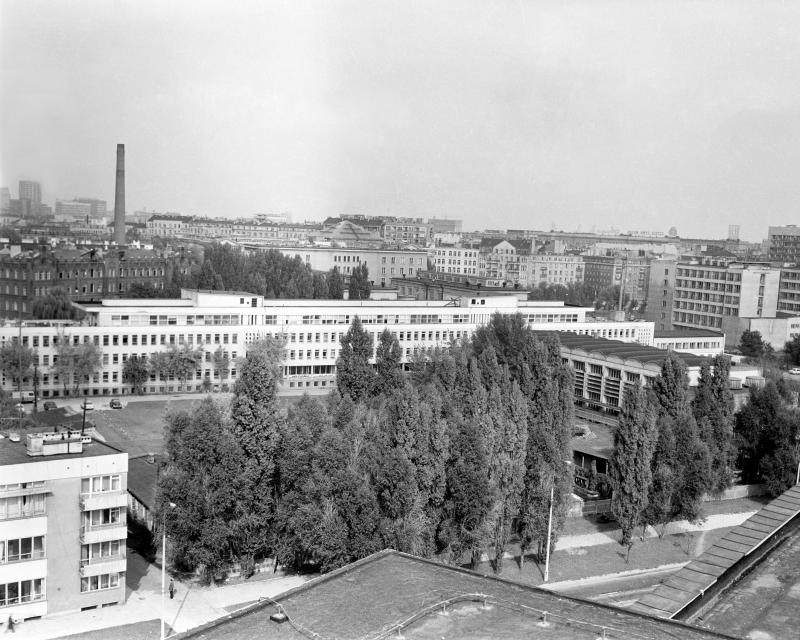 Stara fotografia z archiwalną panoramą na budynek Instytutu